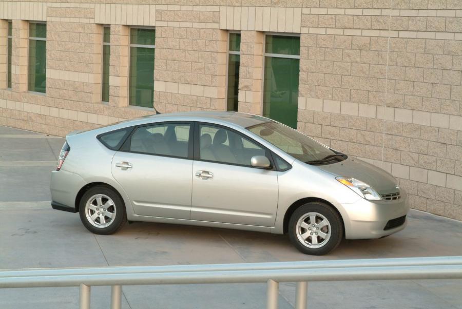  Toyota Prius 2004 года  (фото 39 из 48)